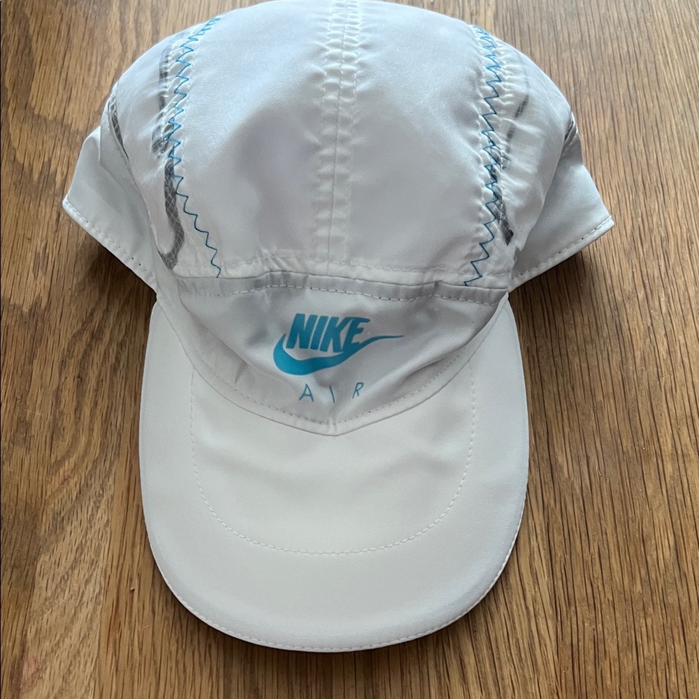 Nike Air Tailwind Aerobill 5 White and Blue Cap